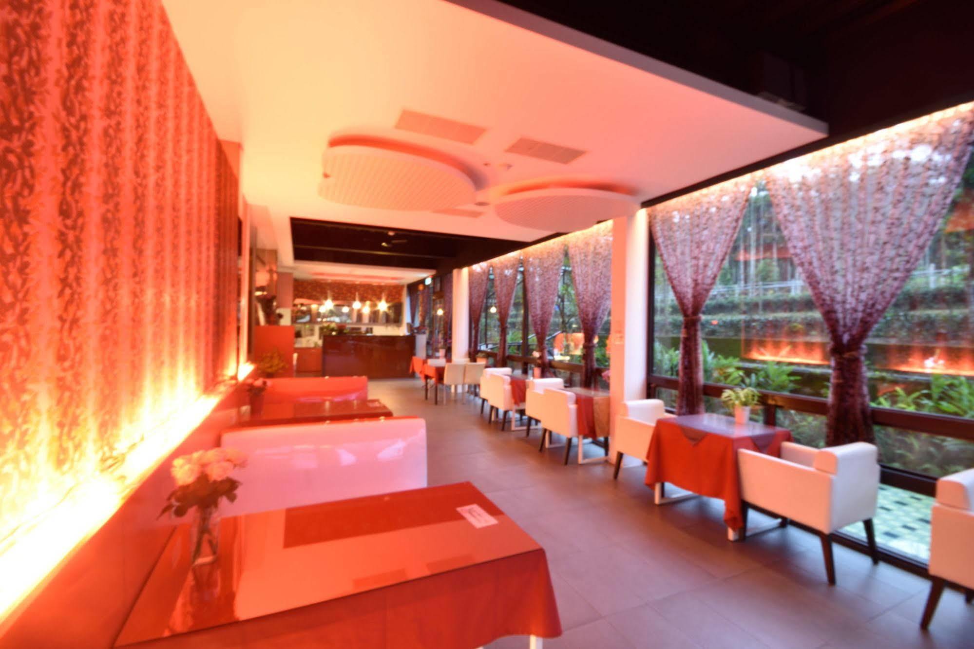 Full House Bed And Breakfast Nantou Buitenkant foto